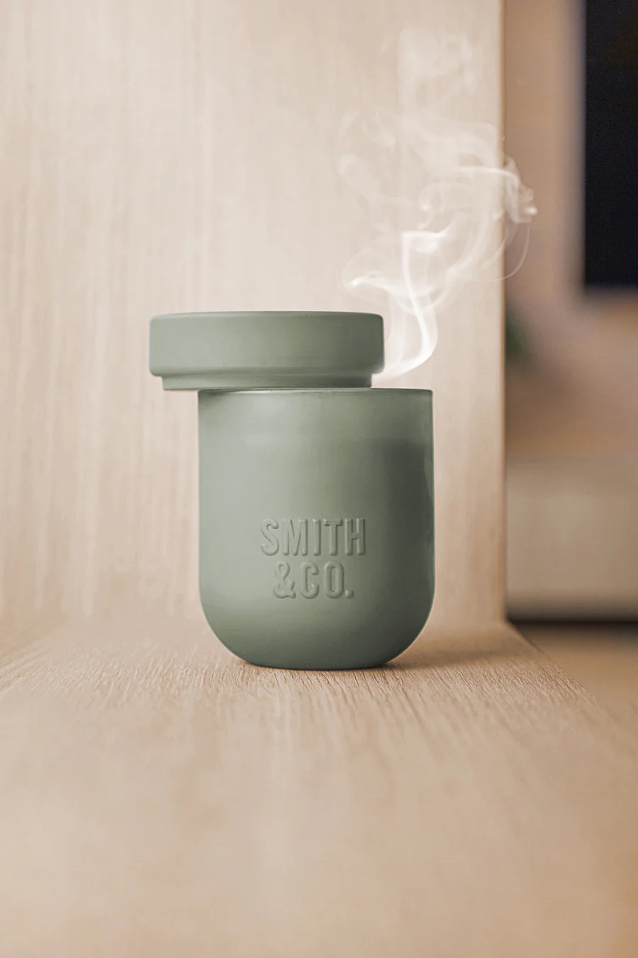 Smith&Co. Amber & Freesia Scented Candle 250g